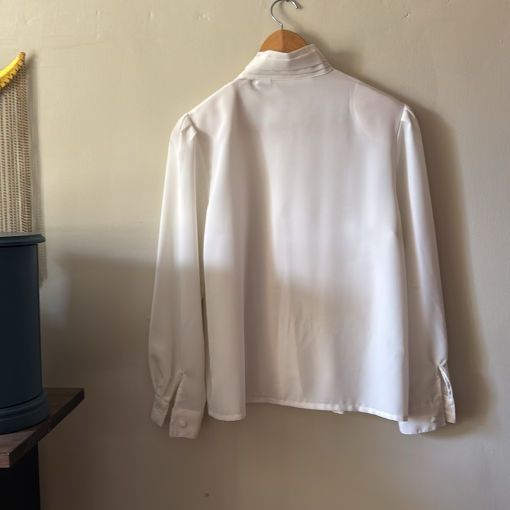🍦🍨🍦🍨Ivory blouse - Picture 2 of 8